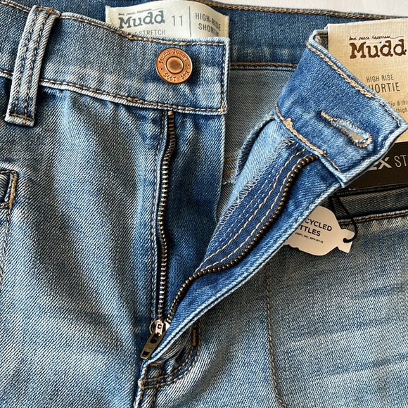 Mudd High Rise Shortie Jean Shorts - Picture 5 of 10